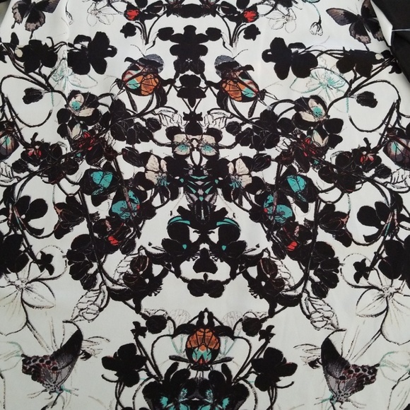 Kensie Abstract Digital Floral Printed Blouse NWT - Picture 7 of 7